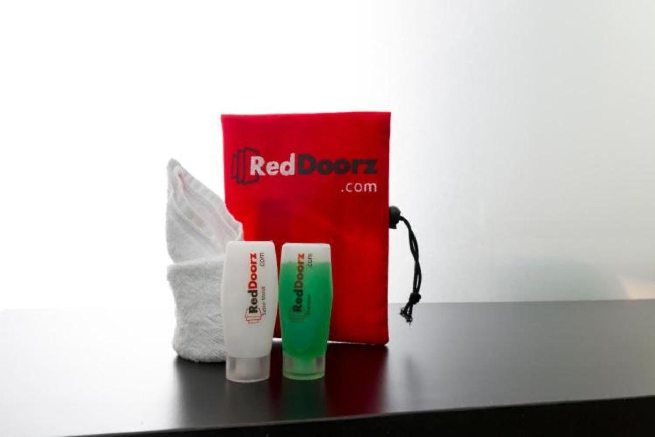 Reddoorz Plus @ Hertasning Area Макасар Екстериор снимка