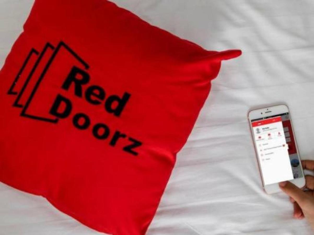 Reddoorz Plus @ Hertasning Area Макасар Екстериор снимка