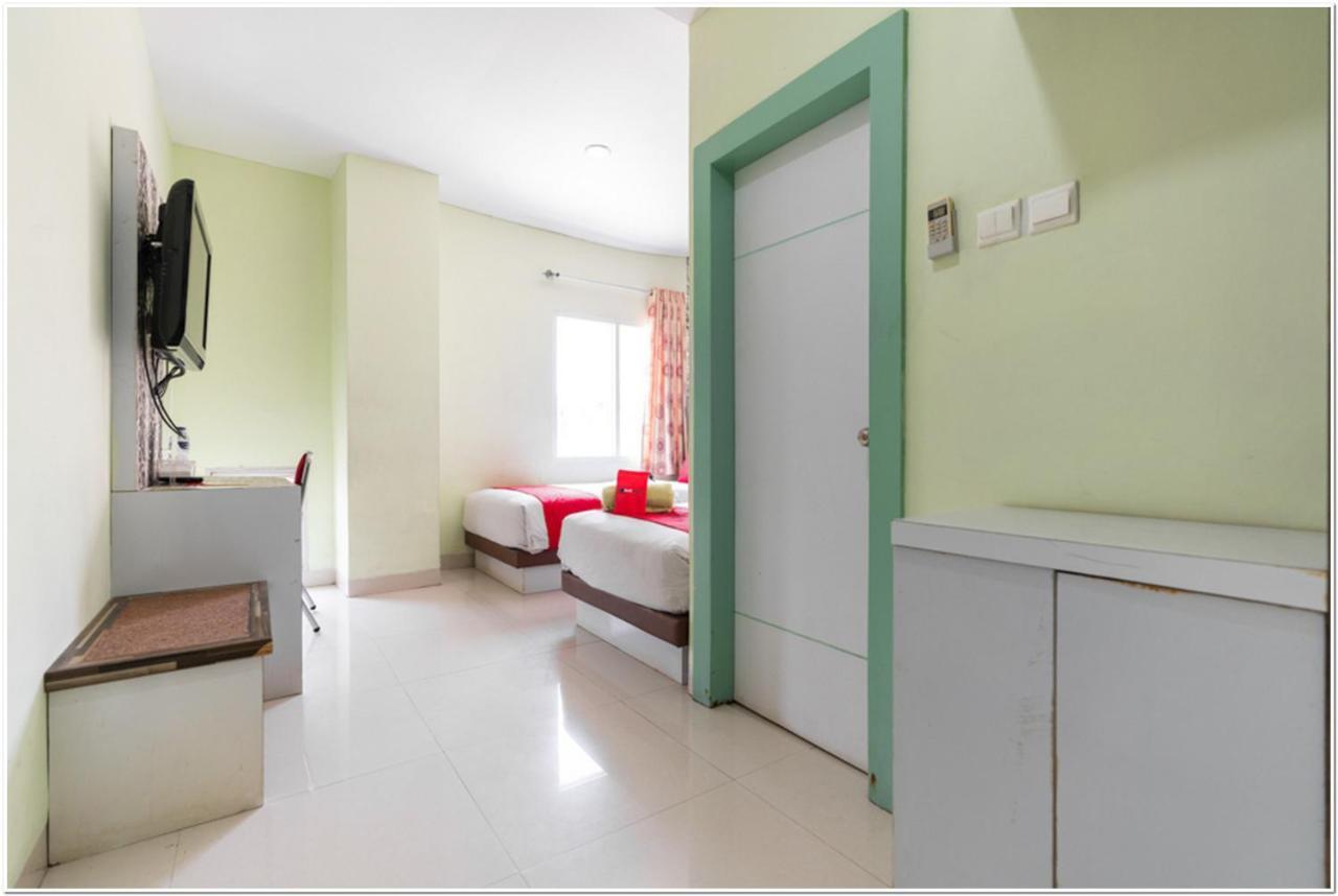Reddoorz Plus @ Hertasning Area Макасар Екстериор снимка