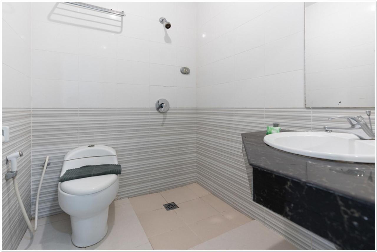 Reddoorz Plus @ Hertasning Area Макасар Екстериор снимка